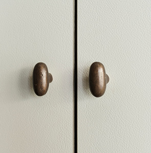 Country Aged Bronze Oval Knob