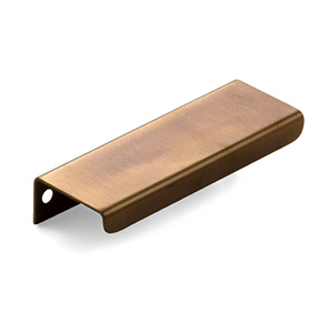 Handles: Bronze pull